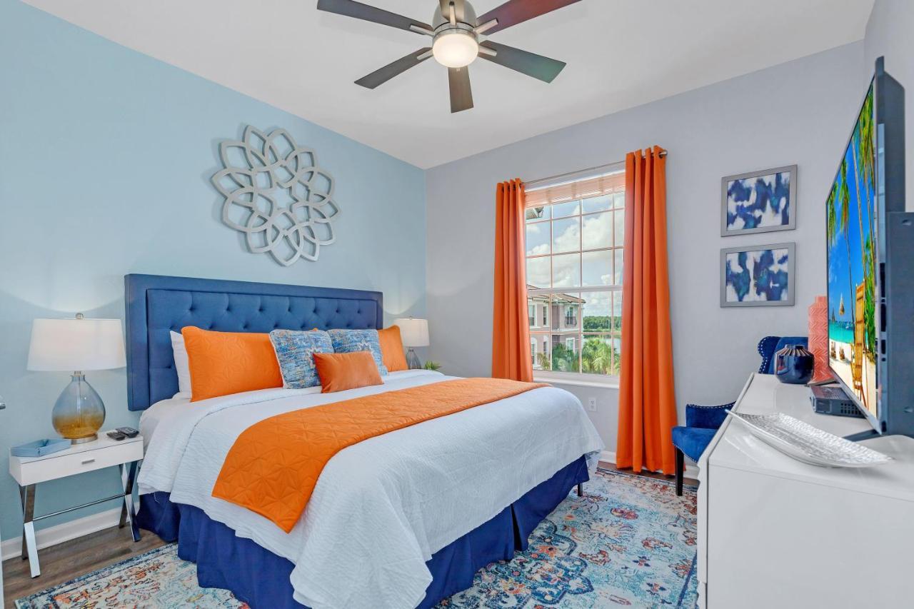 Floor With View Of Lake, Pool And Fireworks! Next To Convention Center! * Orlando