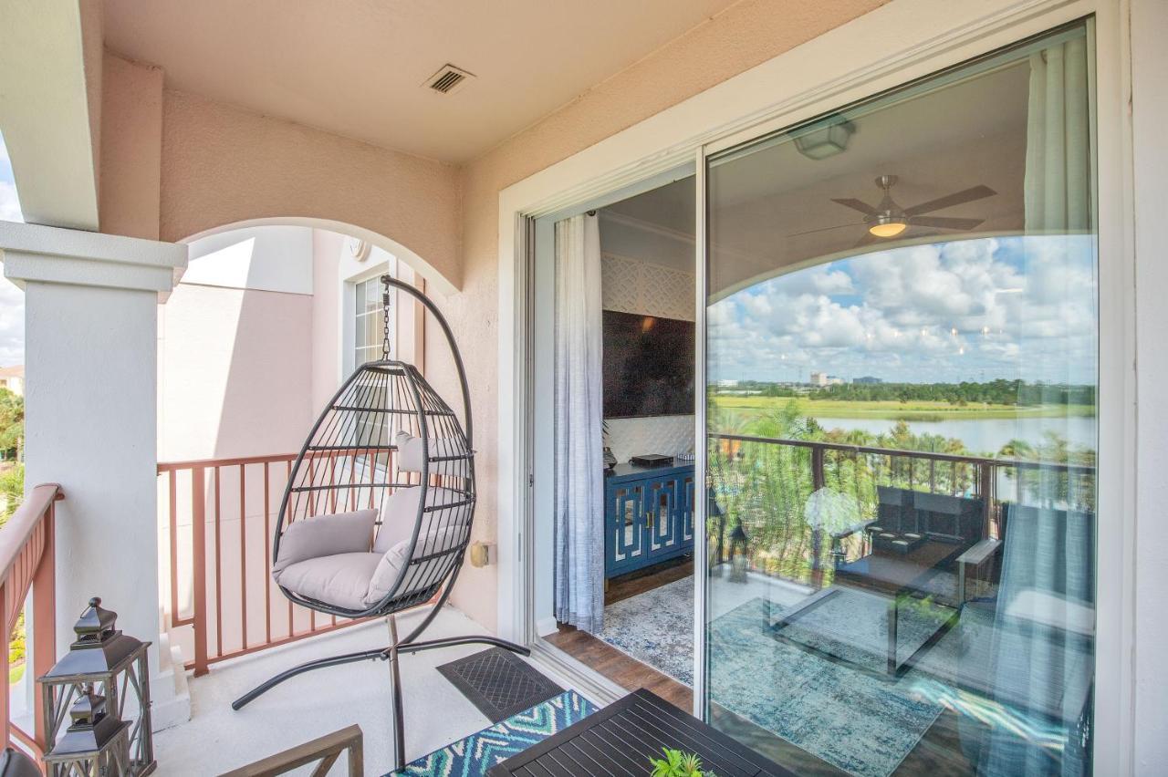 Floor With View Of Lake, Pool And Fireworks! Next To Convention Center! * Orlando