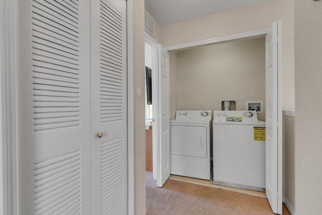 4 Bedroom Town On Regal Oaks Holiday home
