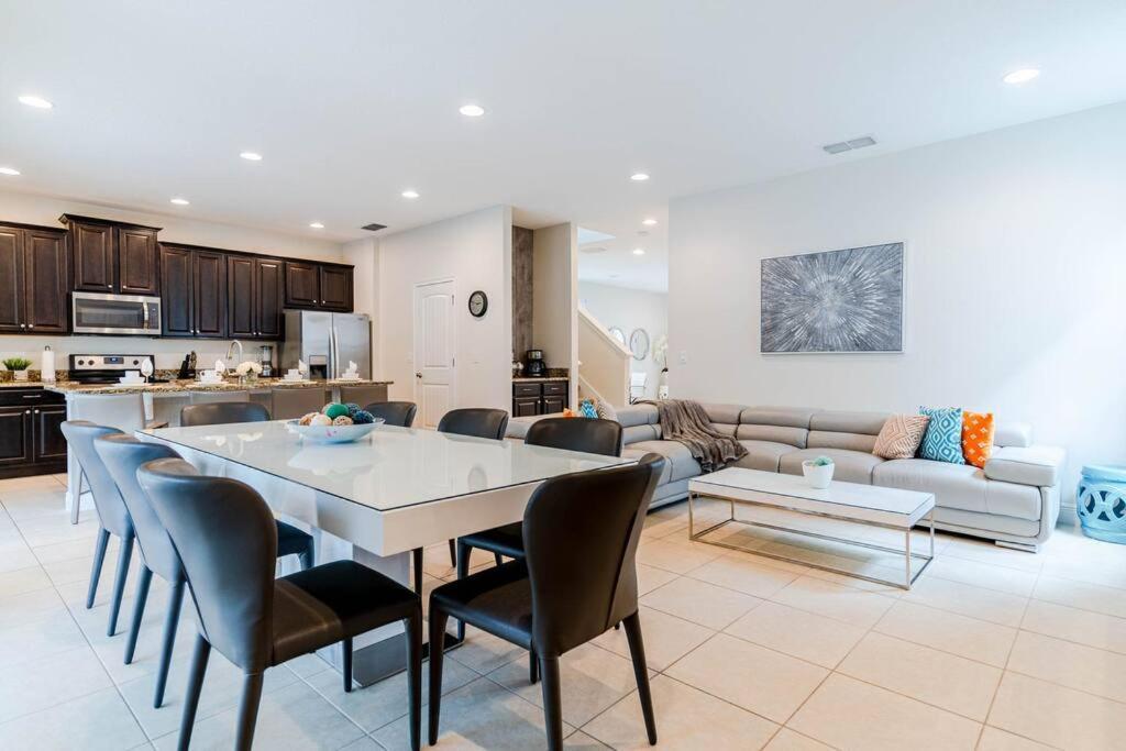 Perfect 5-bedroom With Pool,game &grill - 2201 Holiday home