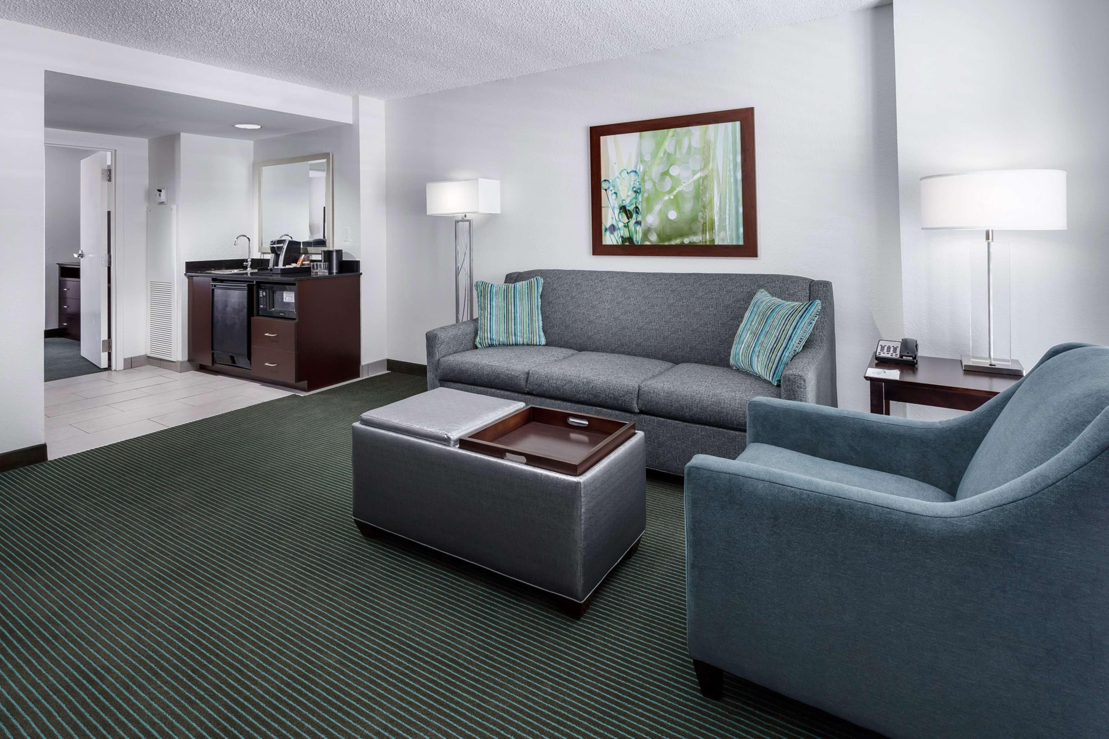 Resort Embassy By Hilton Orlando