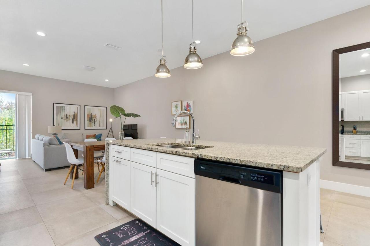 Villa Luxury W/ 4 Plus Private Hot Tub Orlando