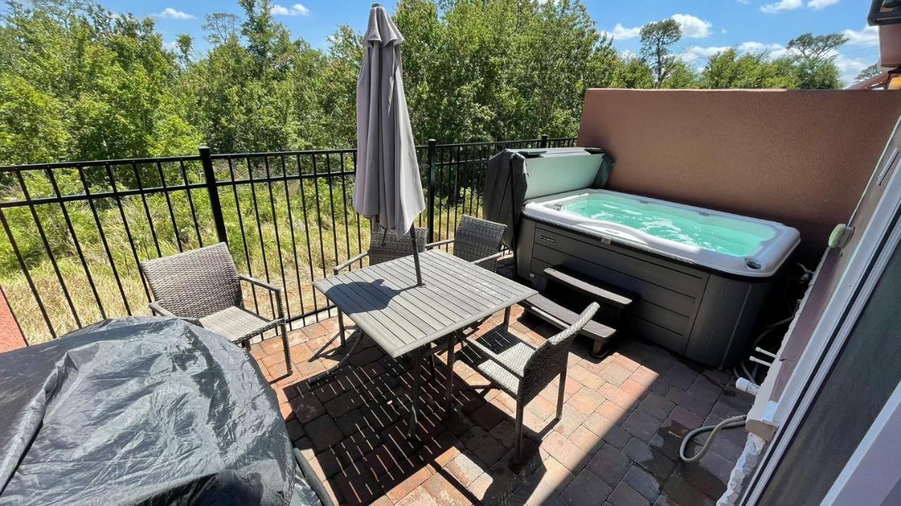 Luxury W/ 4 Plus Private Hot Tub Villa *