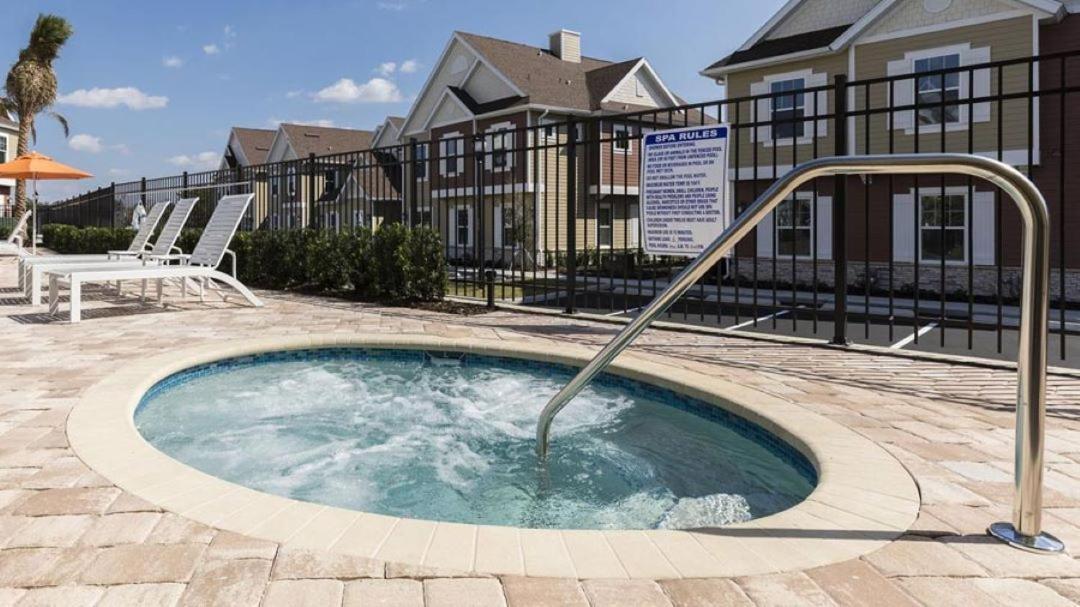 Villa Luxury W/ 4 Plus Private Hot Tub *