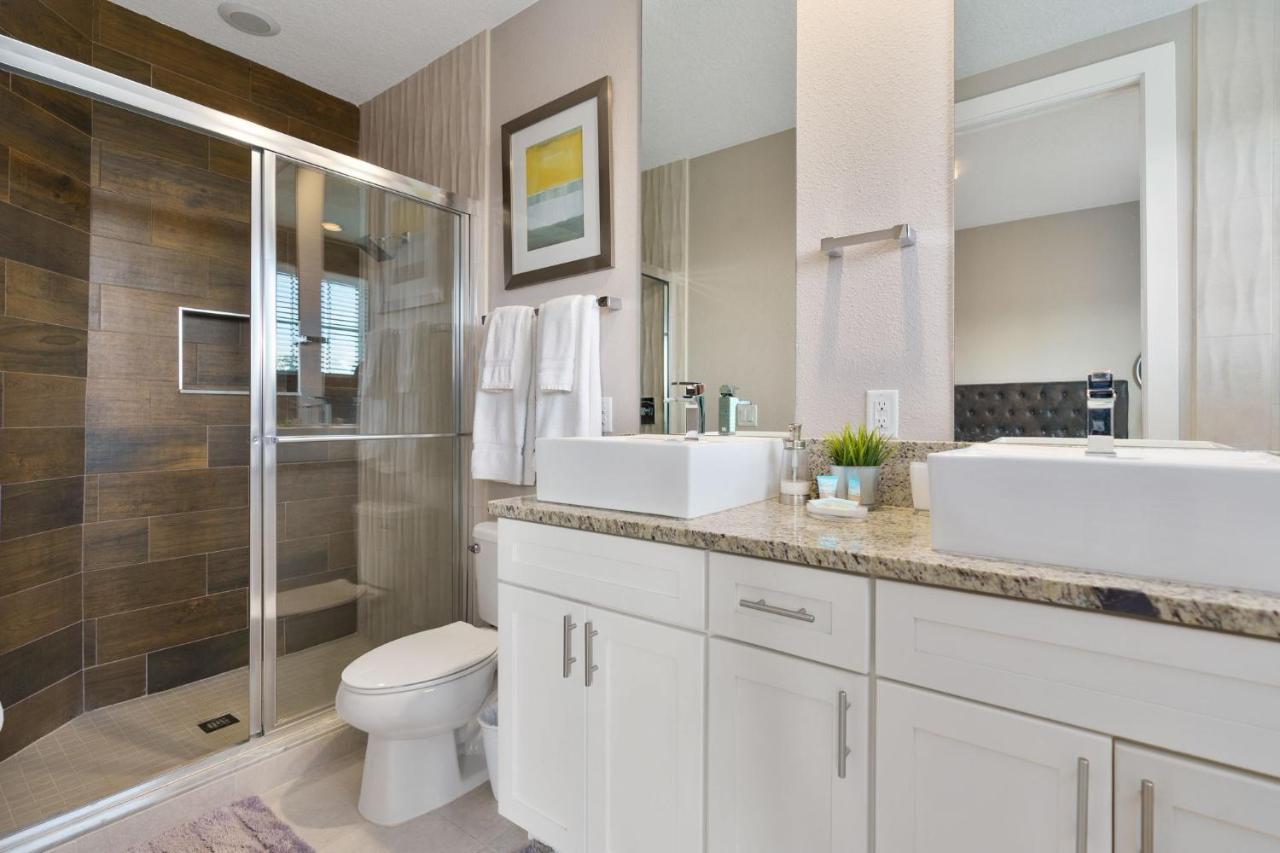 Villa Luxury W/ 4 Plus Private Hot Tub