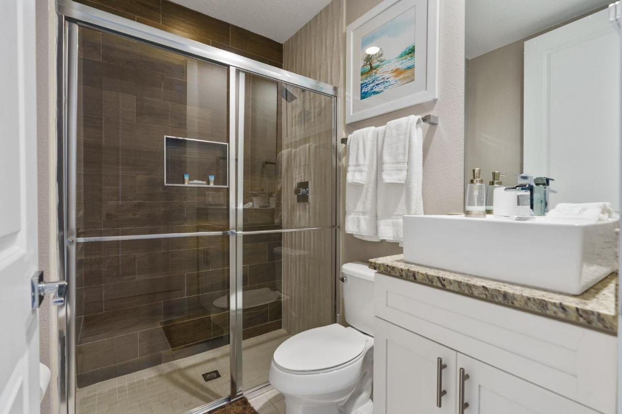 Luxury W/ 4 Plus Private Hot Tub Orlando