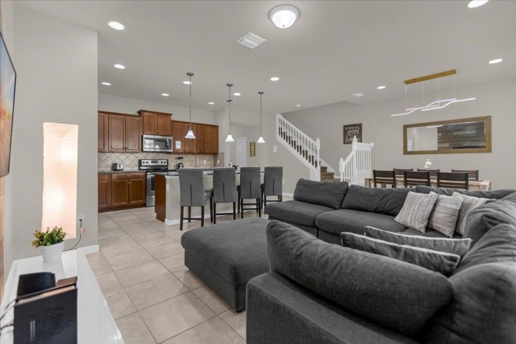 5 Bedrooms - 4,5 Bathrooms - Windsor At Westside 8936 Al Holiday home Orlando