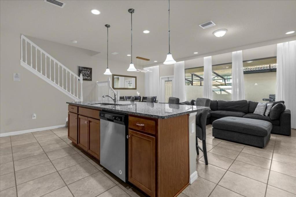 5 Bedrooms - 4,5 Bathrooms - Windsor At Westside 8936 Al * Orlando