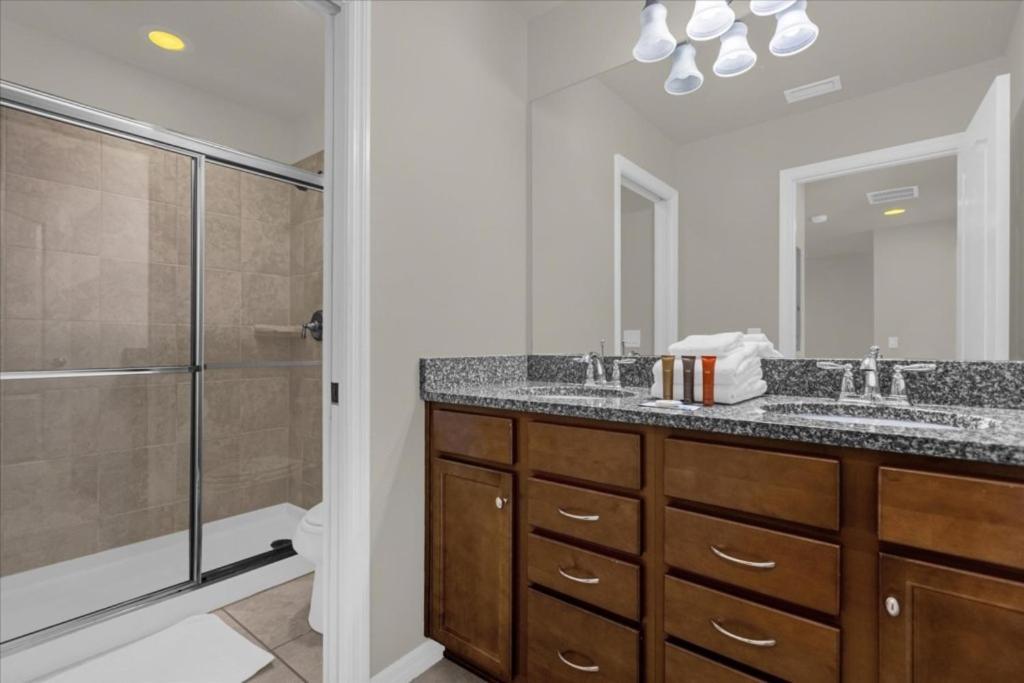 5 Bedrooms - 4,5 Bathrooms - Windsor At Westside 8936 Al *