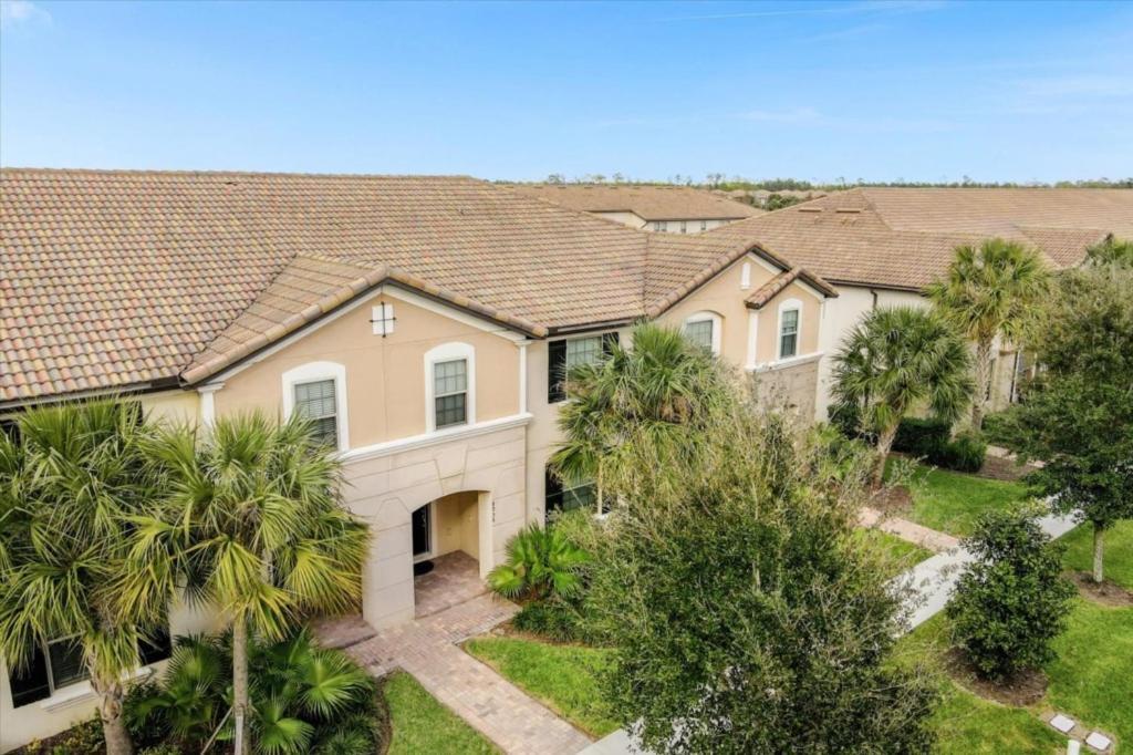 5 Bedrooms - 4,5 Bathrooms - Windsor At Westside 8936 Al Orlando