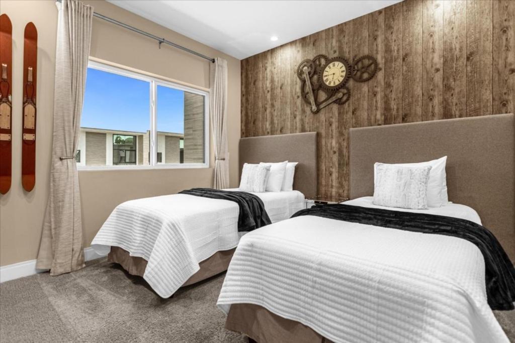 3 Bedrooms- 3,5 Bathrooms- Magic Village 7477 Bd * Orlando