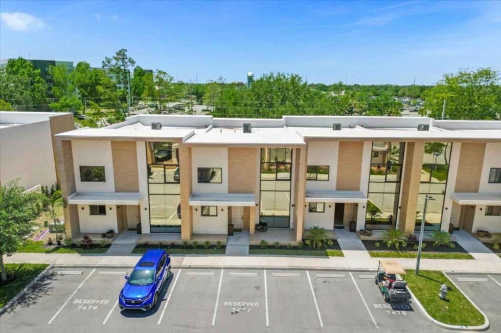 3 Bedrooms- 3,5 Bathrooms- Magic Village 7477 Bd * Orlando