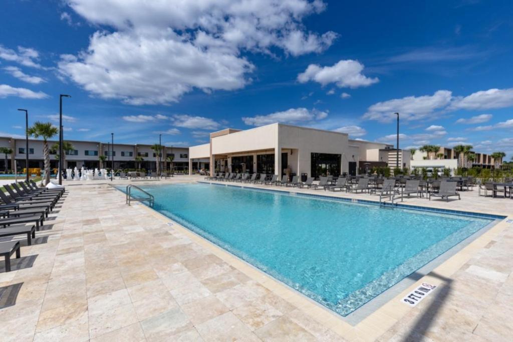3 Bedrooms- 3,5 Bathrooms- Magic Village 7477 Bd Orlando