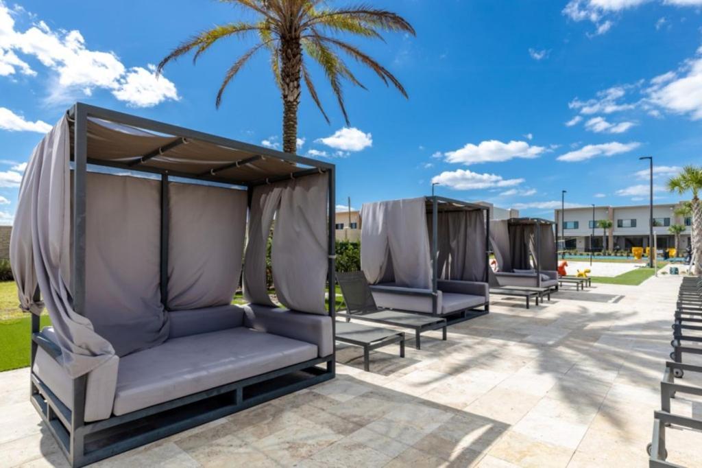 3 Bedrooms- 3,5 Bathrooms- Magic Village 7477 Bd