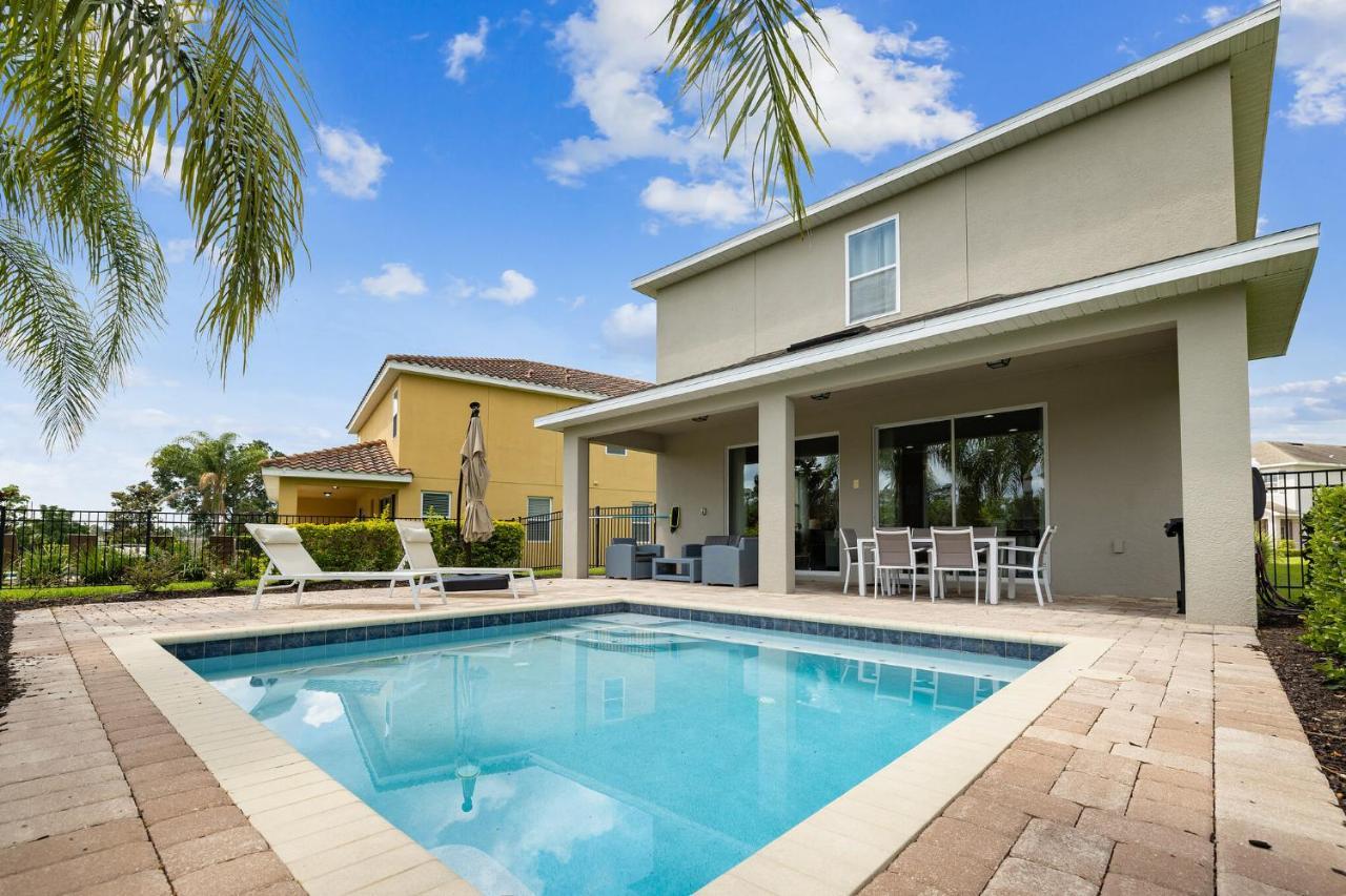 Modern 5 Bdr Family Themed With Harry Potter Games And Free Pool Heat Holiday home Orlando