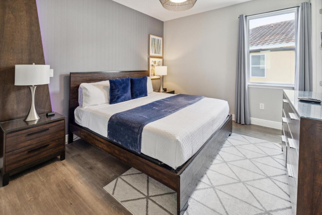 Modern 5 Bdr Family Themed With Harry Potter Games And Free Pool Heat Holiday home Orlando