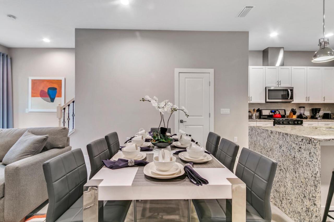 4 Bedrooms - 4,5 Bathrooms - Summerville 7588 Sd Orlando