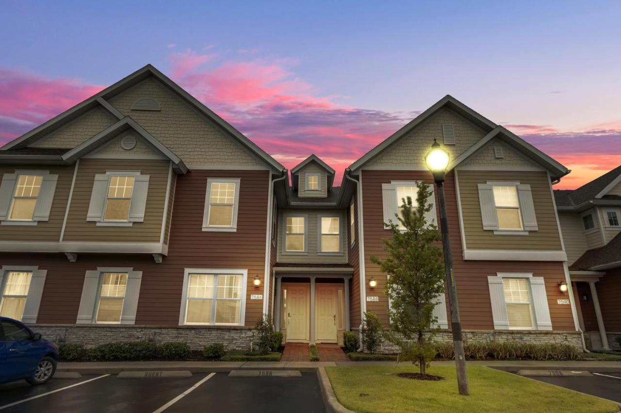 4 Bedrooms - 4,5 Bathrooms - Summerville 7588 Sd *