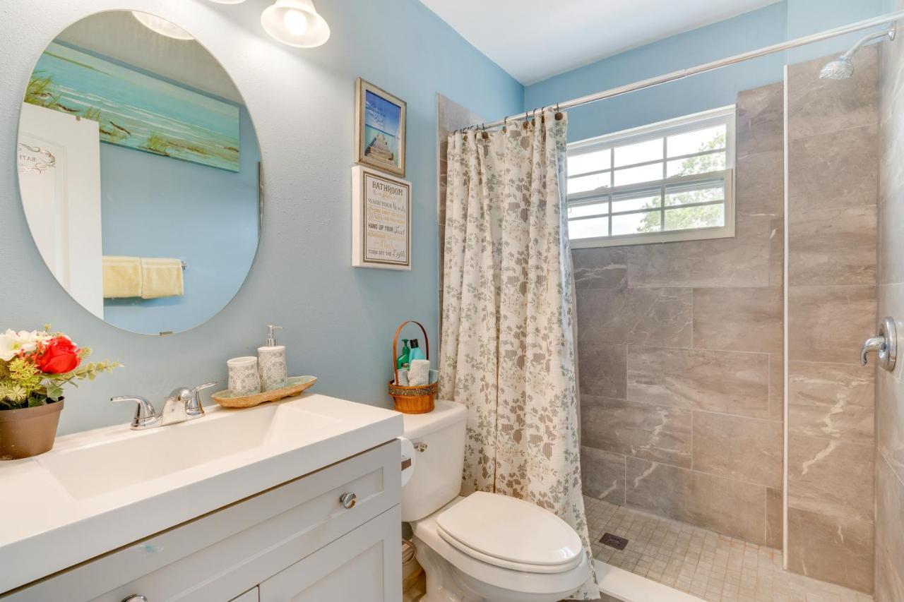 With Shared Pool About 25 Mi To Disney! Holiday home