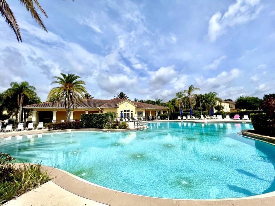Jungle Hideaway/pool/parking/gym *