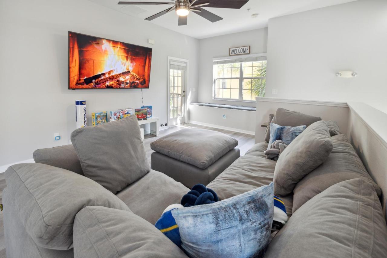 Holiday home Comfy Themed Oasis 1br Near Parks Townhouse *