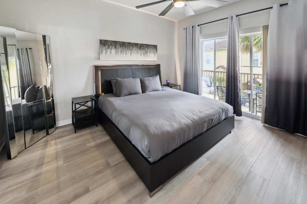 Holiday home Comfy Themed Oasis 1br Near Parks Townhouse *