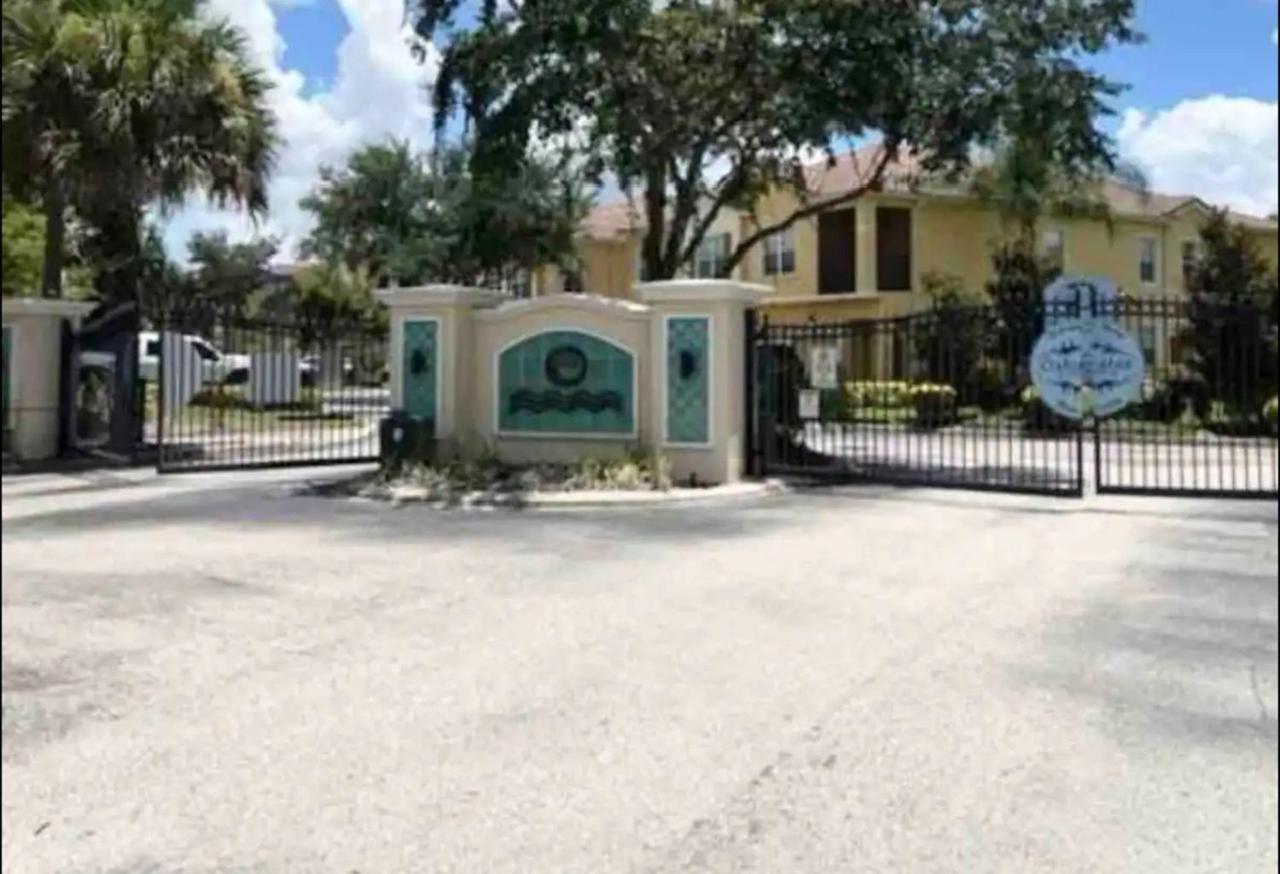Comfy Themed Oasis 1br Near Parks Townhouse *