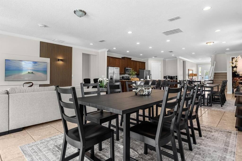 9 Ensuite Bedrooms Pool/spa/theater * Orlando