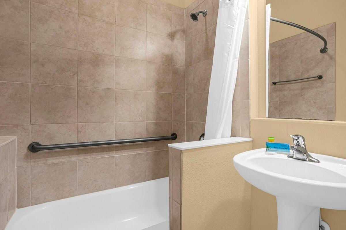 Memorial Day Escape - Townhome By Disney! Holiday home *