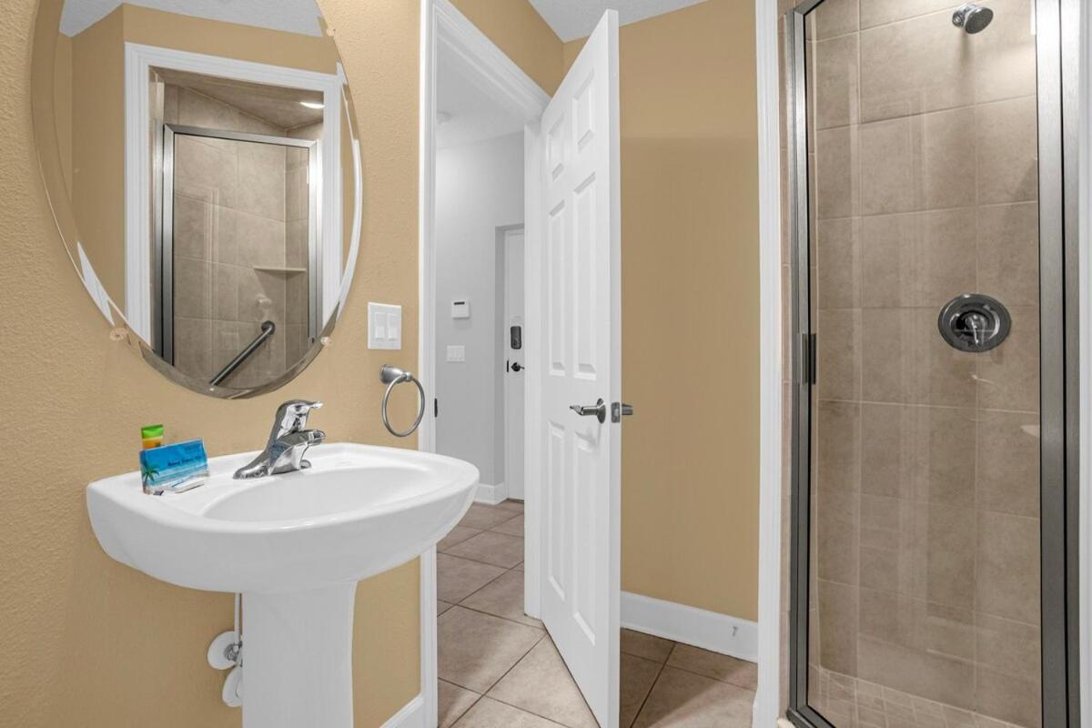 Memorial Day Escape - Townhome By Disney! Holiday home Orlando
