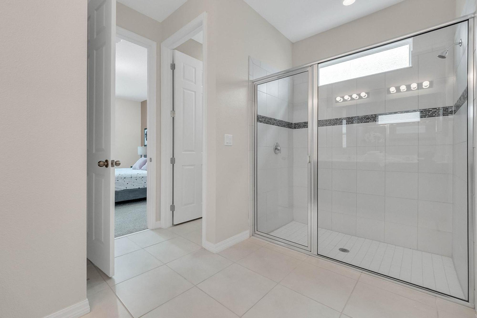 9 Bedrooms - 6,5 Bathrooms - Solara 9028 Fk Orlando
