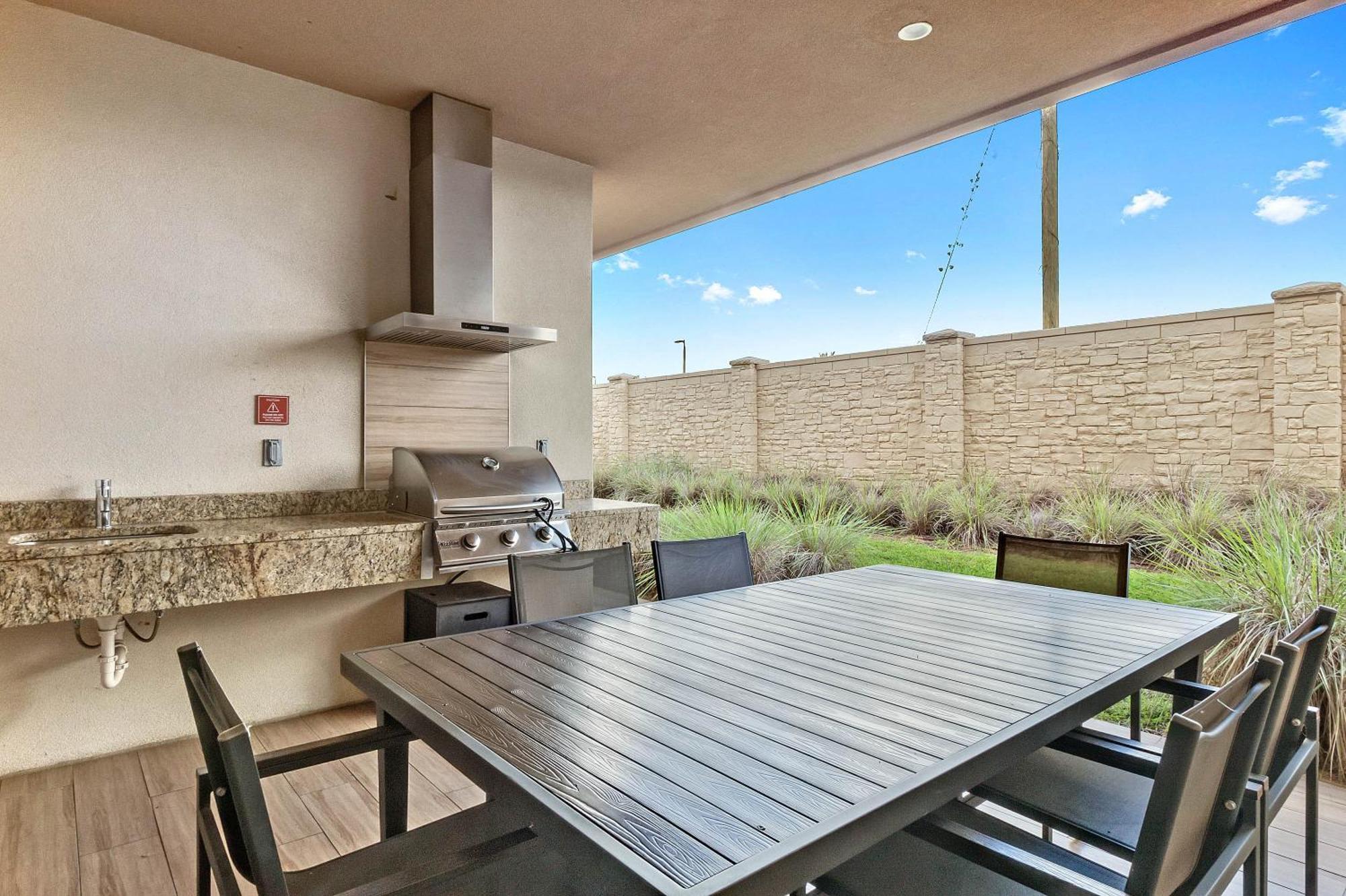 4 Bedroom - 5 Bathroom Magic Village 7575 Bd *