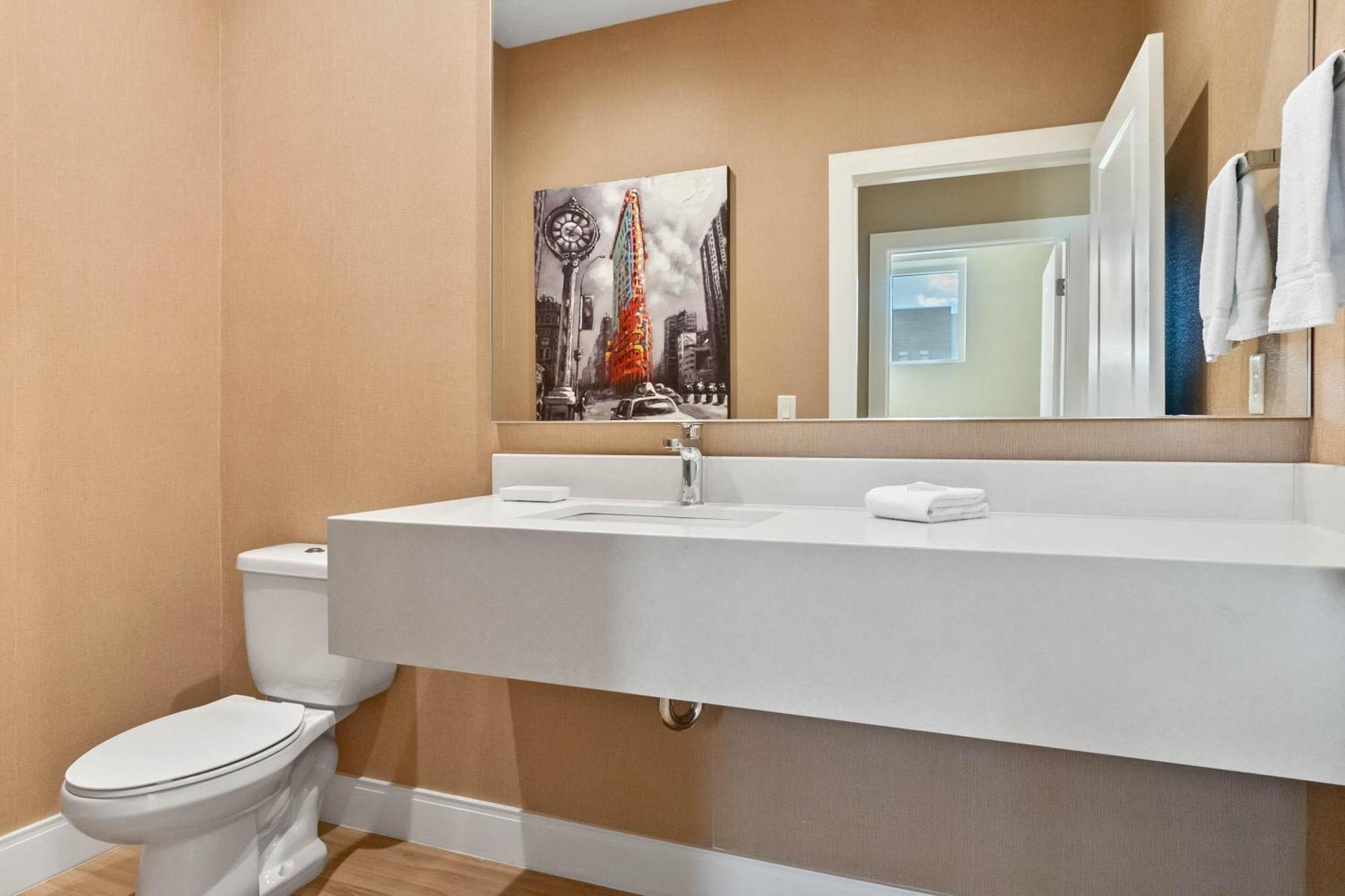 4 Bedroom - 5 Bathroom Magic Village 7575 Bd