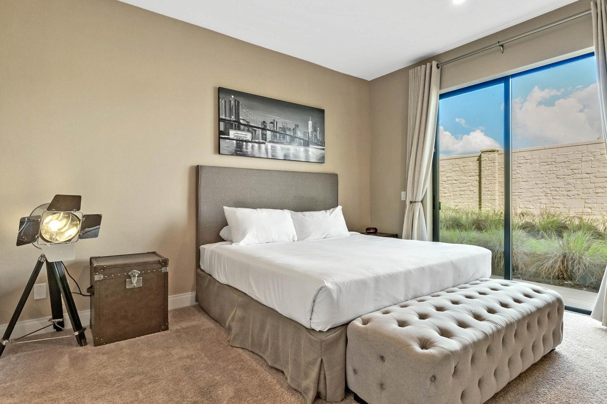 4 Bedroom - 5 Bathroom Magic Village 7575 Bd *
