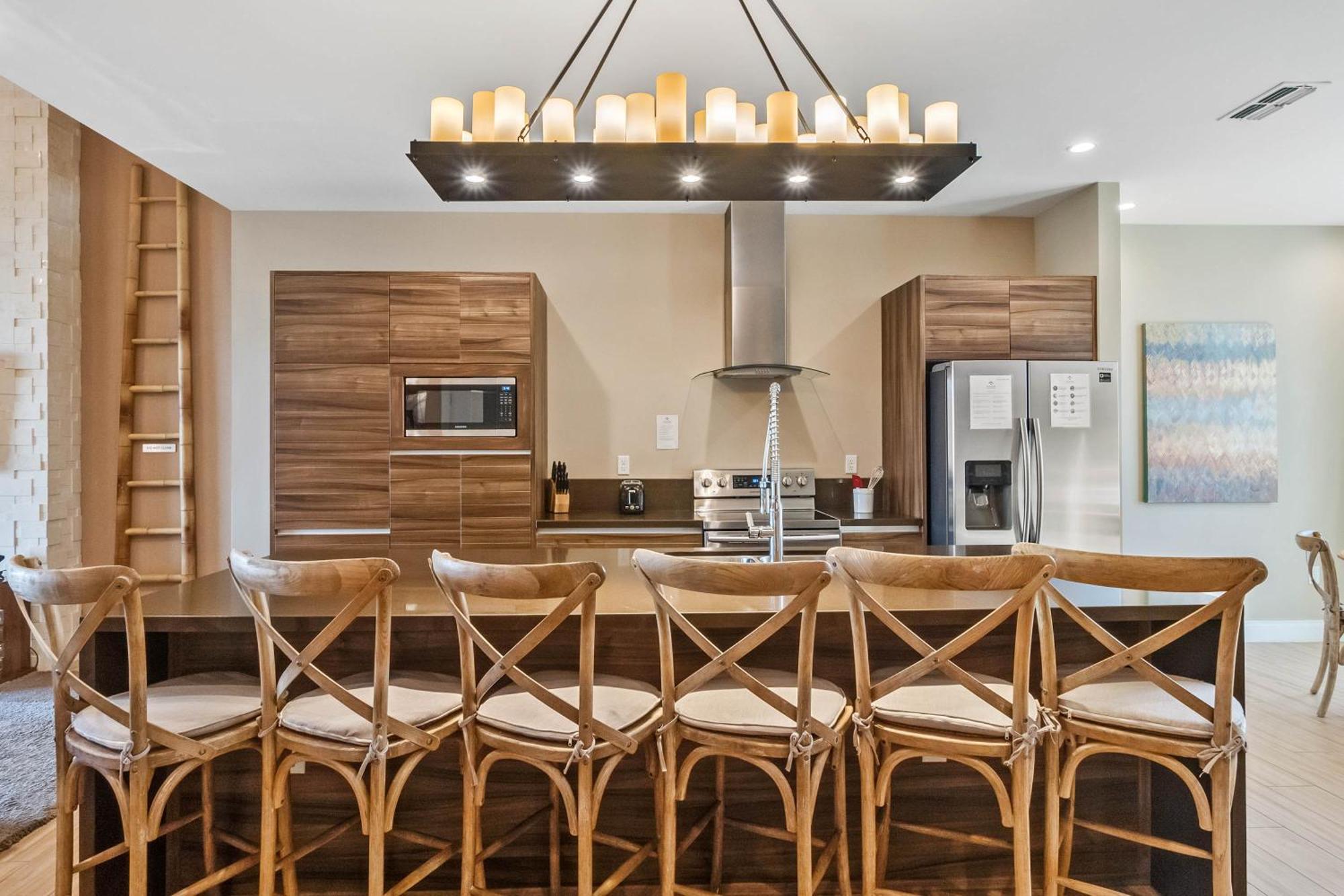 4 Bedroom - 5 Bathroom Magic Village 7575 Bd