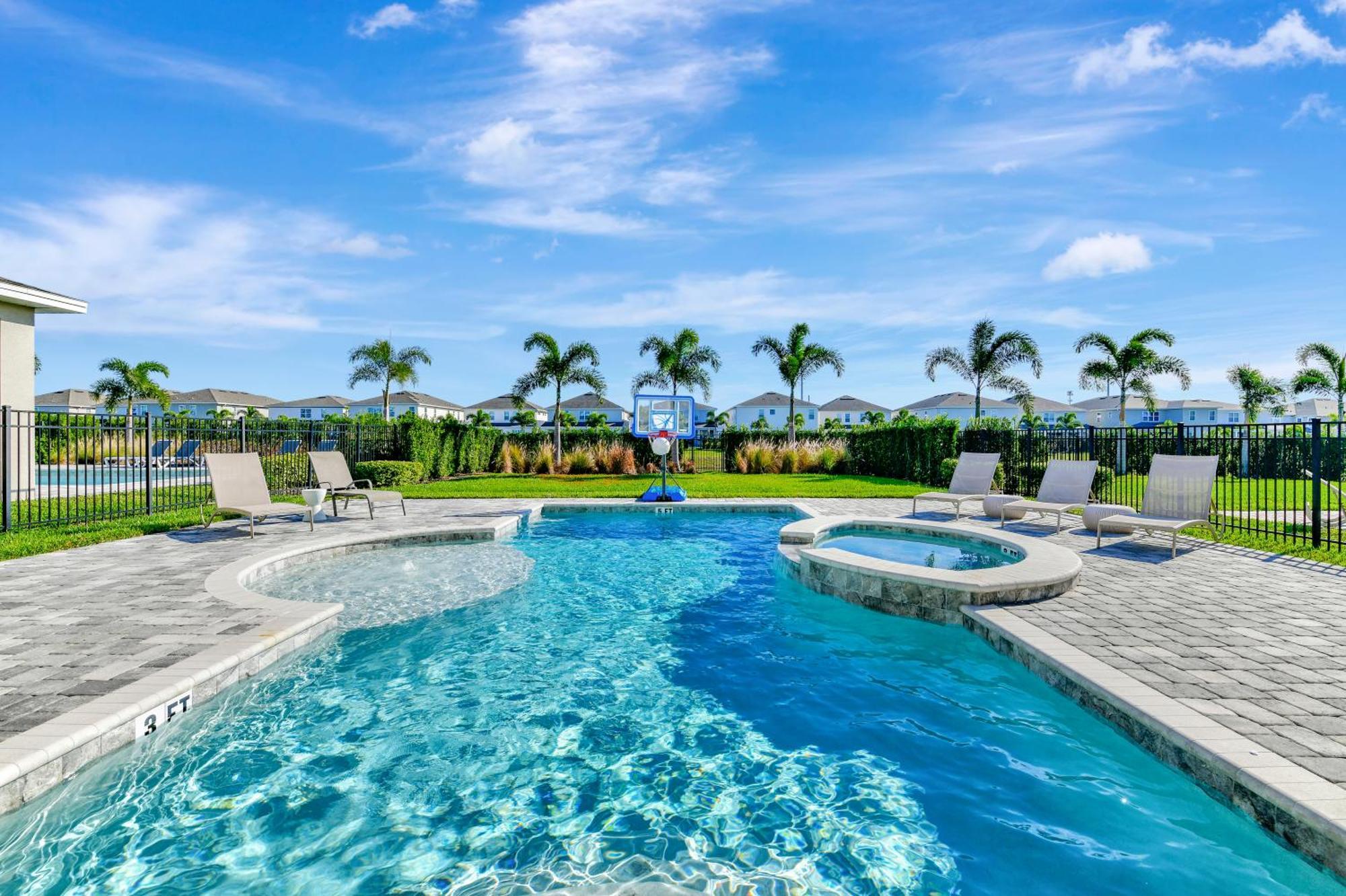 Modern Five Bedroom With Private Pool & Access At Encore At Reunion - 253sf