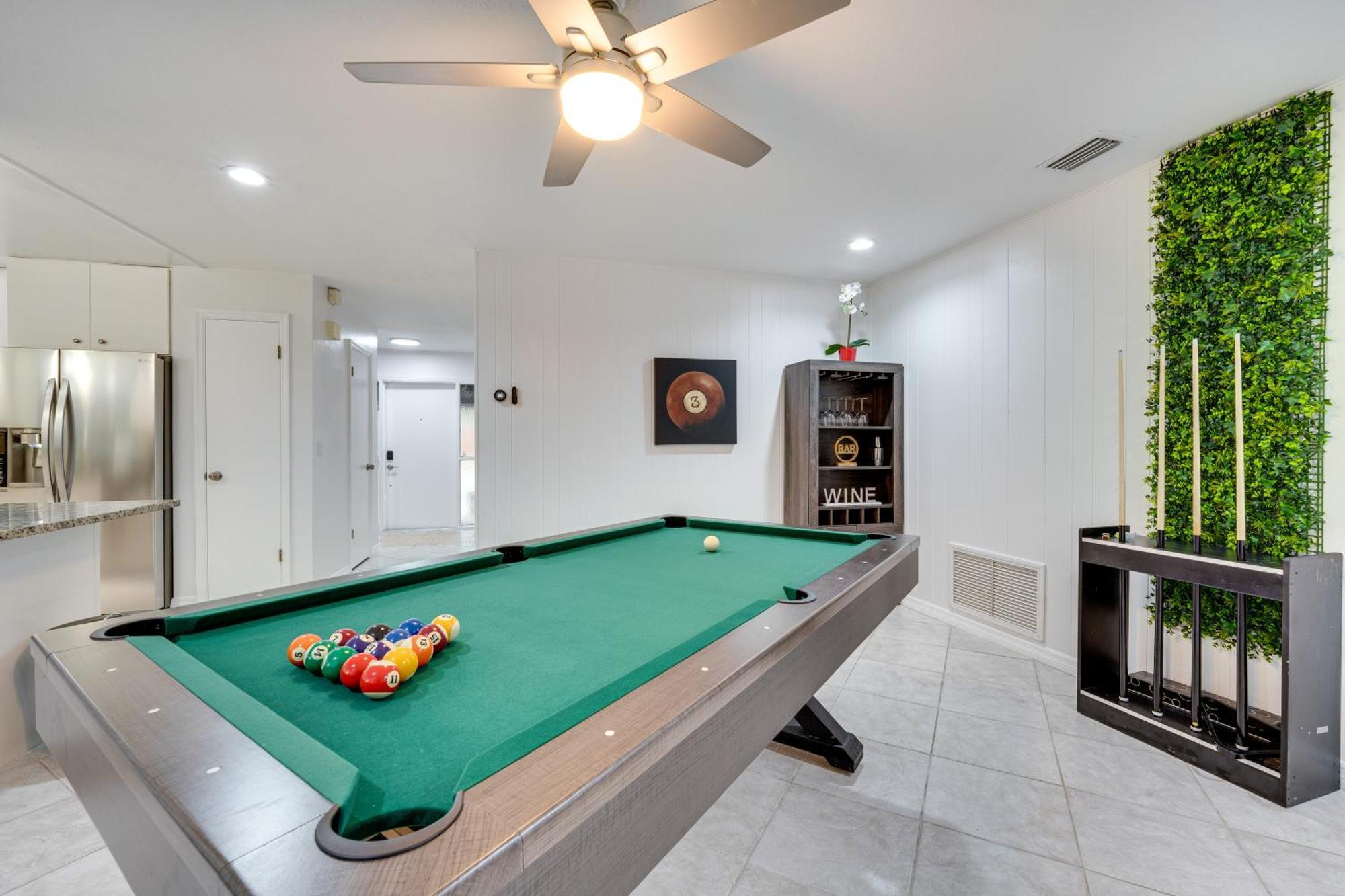 Escape With Pool About 7 Mi To World! Holiday home Orlando