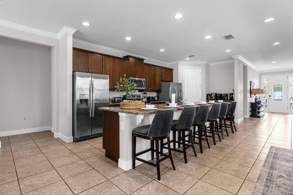 9 Ensuite Bedrooms Pool/spa/theater * Orlando