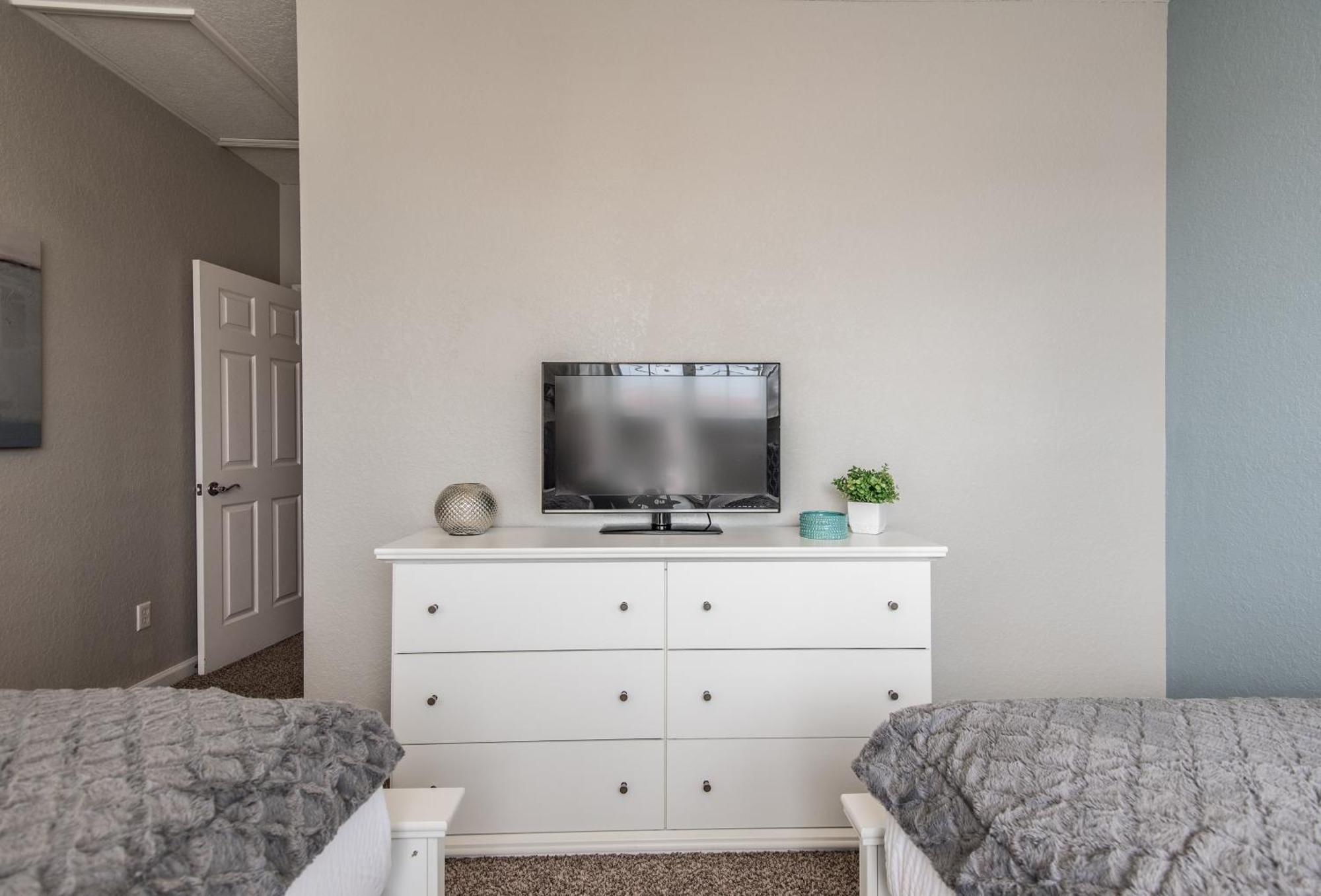 At Tideview Apartment