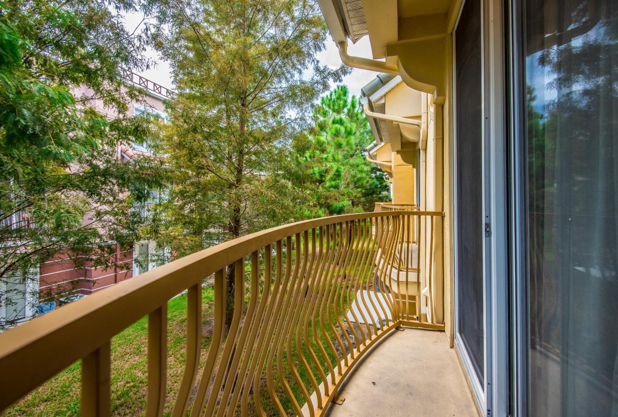 At Tideview Apartment