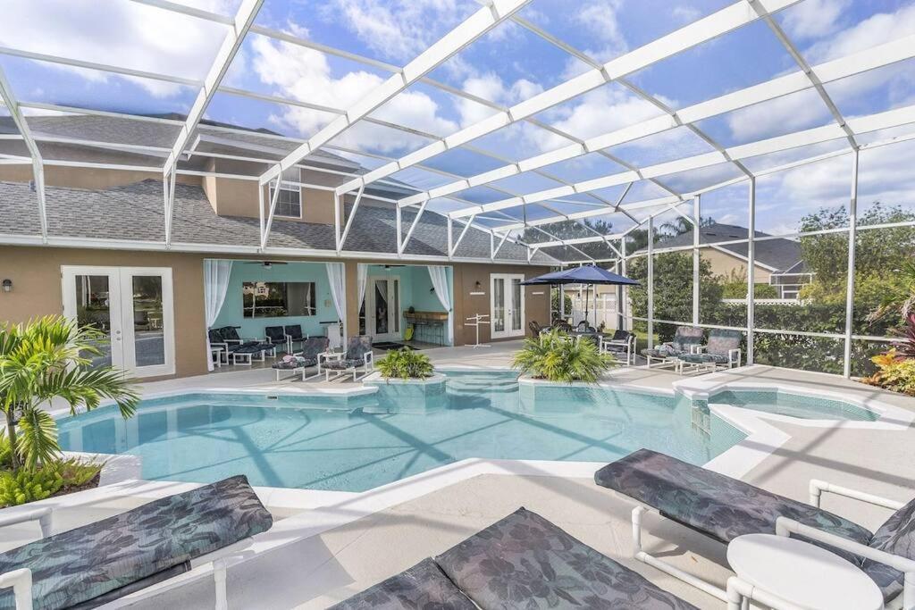 Holiday home Mickeys Oyster - Luxurious 9br Southeast Facing Pool Hot Tub Cinema Game Rm Bbq 2 Miles To