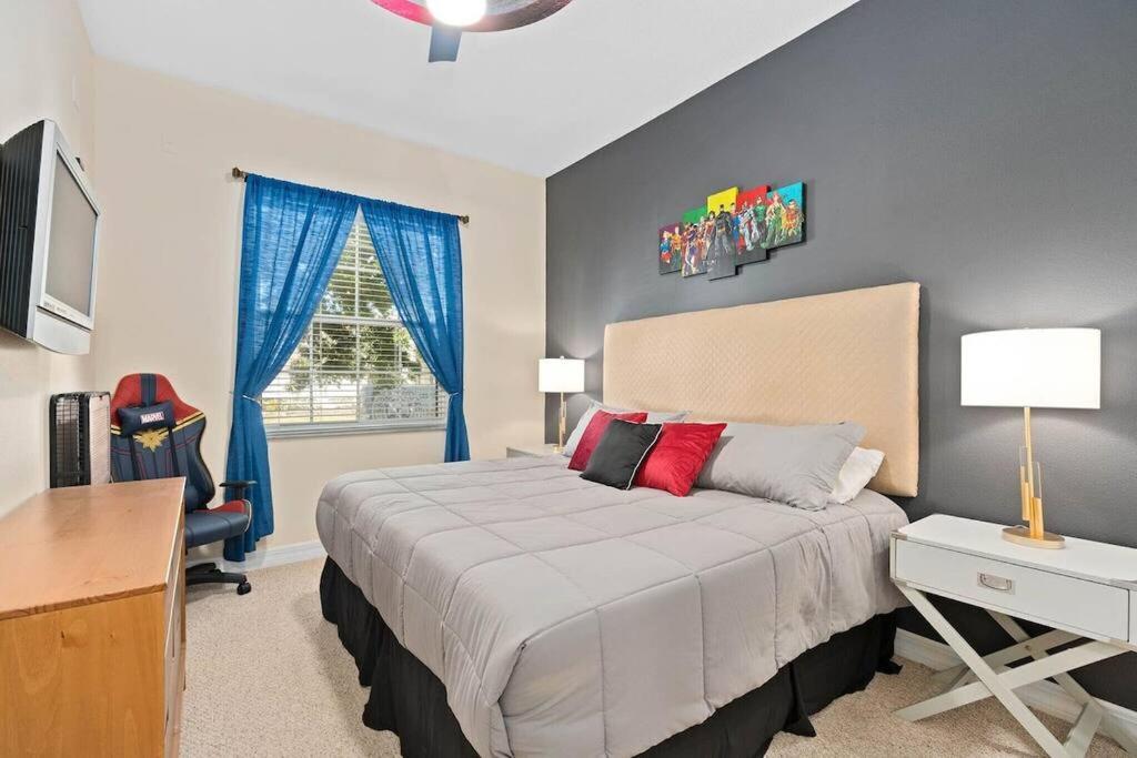 Mickeys Oyster - Luxurious 9br Southeast Facing Pool Hot Tub Cinema Game Rm Bbq 2 Miles To * Orlando