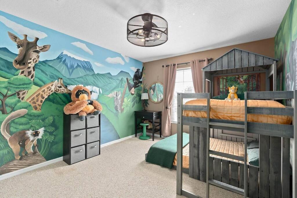 Mickeys Oyster - Luxurious 9br Southeast Facing Pool Hot Tub Cinema Game Rm Bbq 2 Miles To * Orlando
