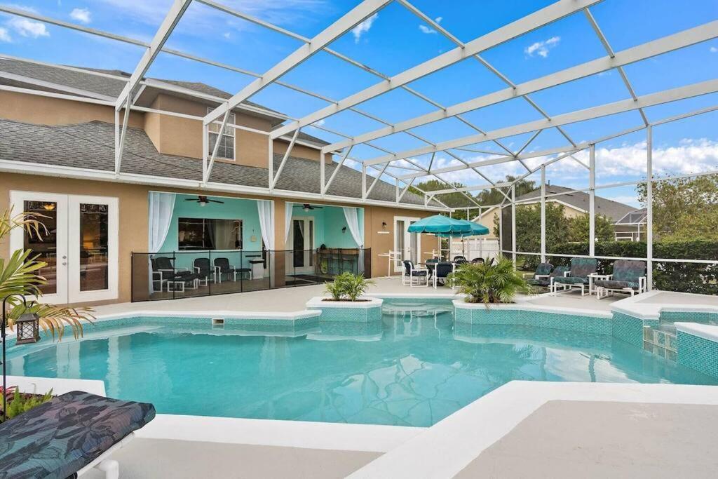 Mickeys Oyster - Luxurious 9br Southeast Facing Pool Hot Tub Cinema Game Rm Bbq 2 Miles To Orlando