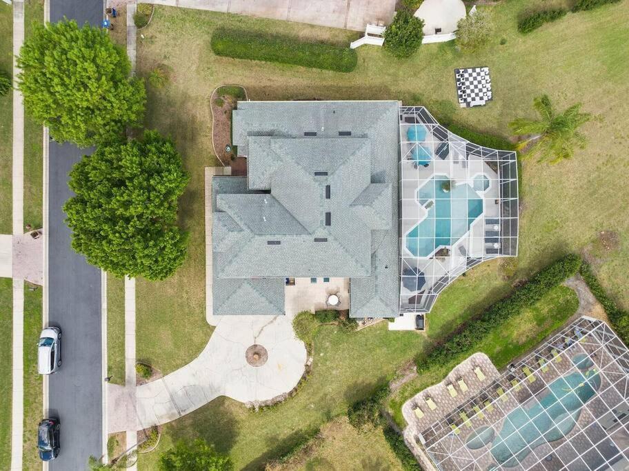 Mickeys Oyster - Luxurious 9br Southeast Facing Pool Hot Tub Cinema Game Rm Bbq 2 Miles To Holiday home *