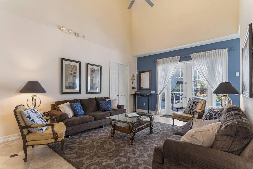 Mickeys Oyster - Luxurious 9br Southeast Facing Pool Hot Tub Cinema Game Rm Bbq 2 Miles To