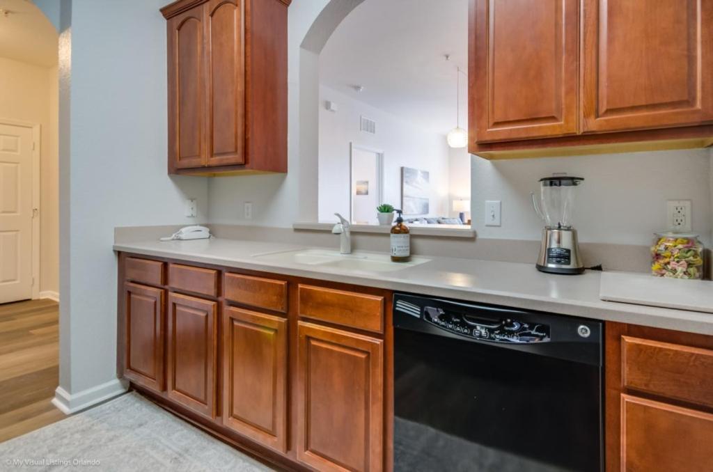 Beautiful Modern Vista Cay Condo, Near Parks-3025 Orlando