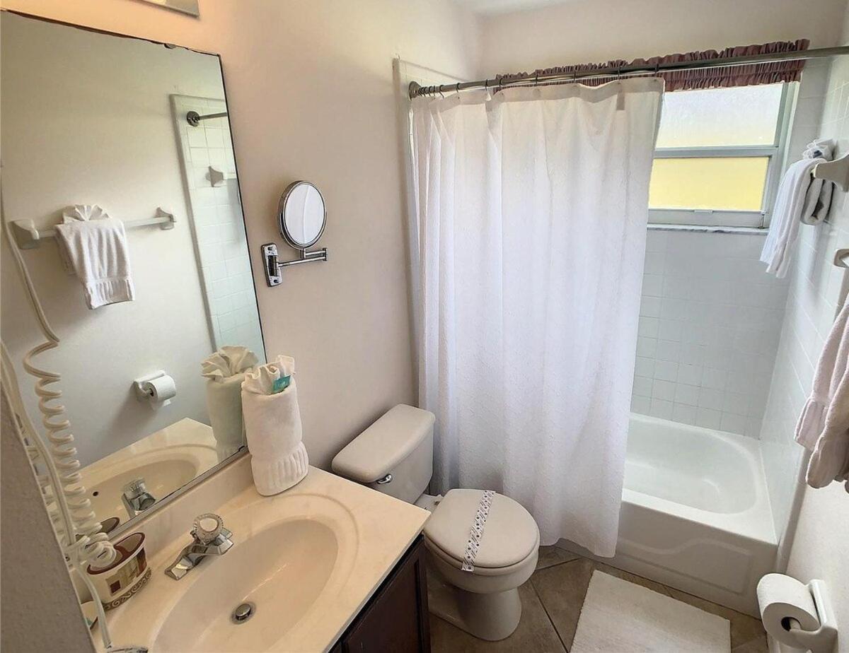 Villa Minutes From - Entertainment Haven With Pool *