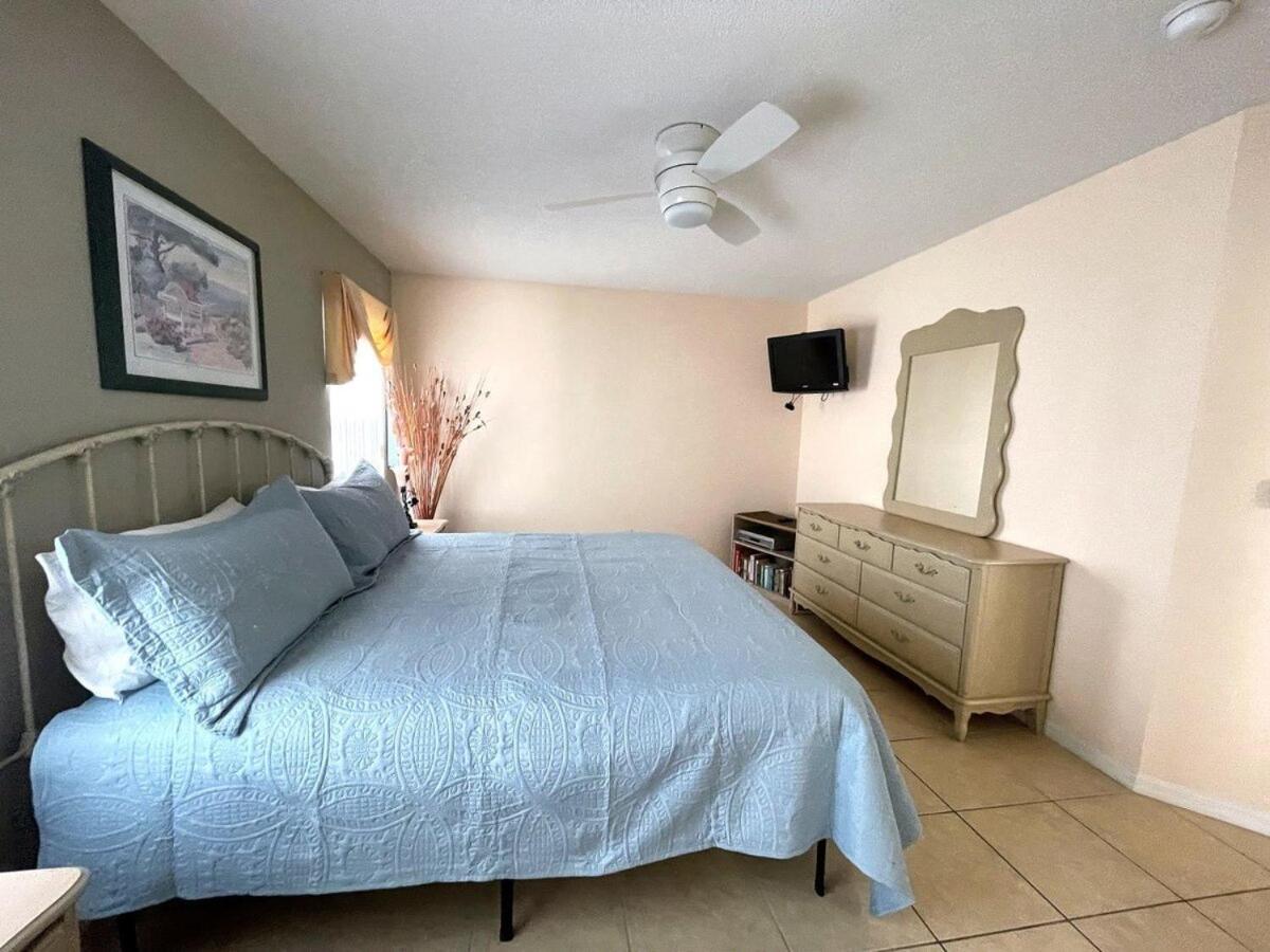 Minutes From - Entertainment Haven With Pool *