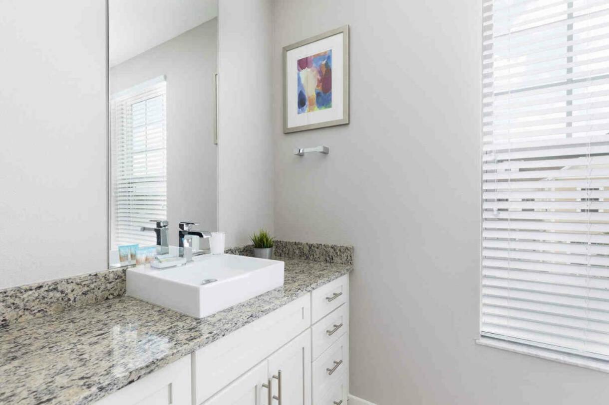 Summerville: 4br3.5b Brand New Luxury Retreat
